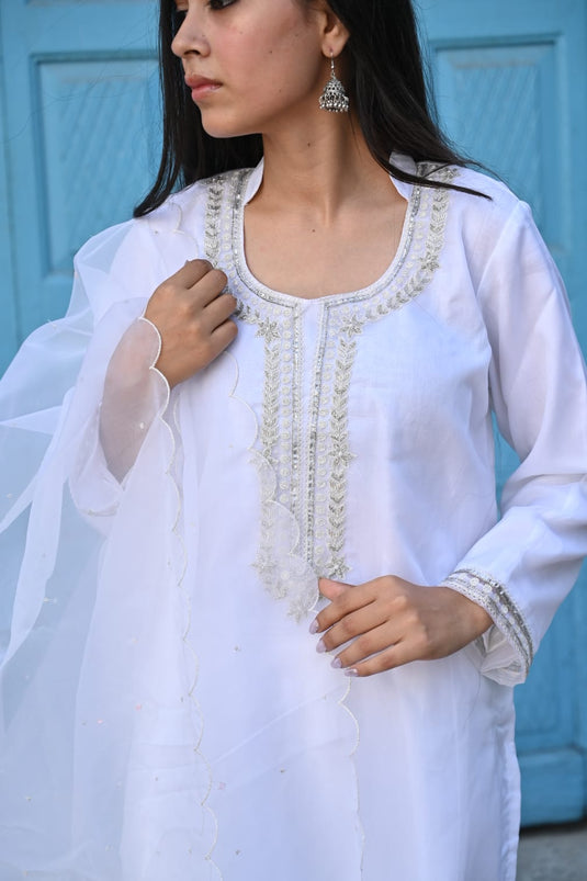 Women’s White Suit Set with Dupatta and Subtle Embroidery