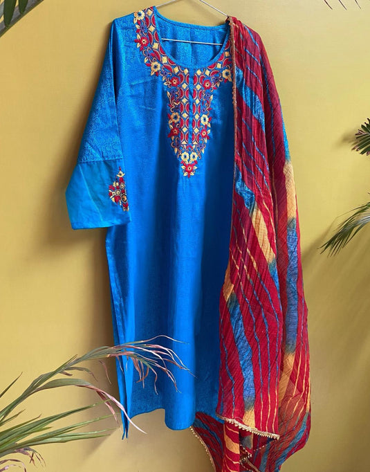 Women’s Blue Kurti with Designer Neckline & Resham Aari Embroidery